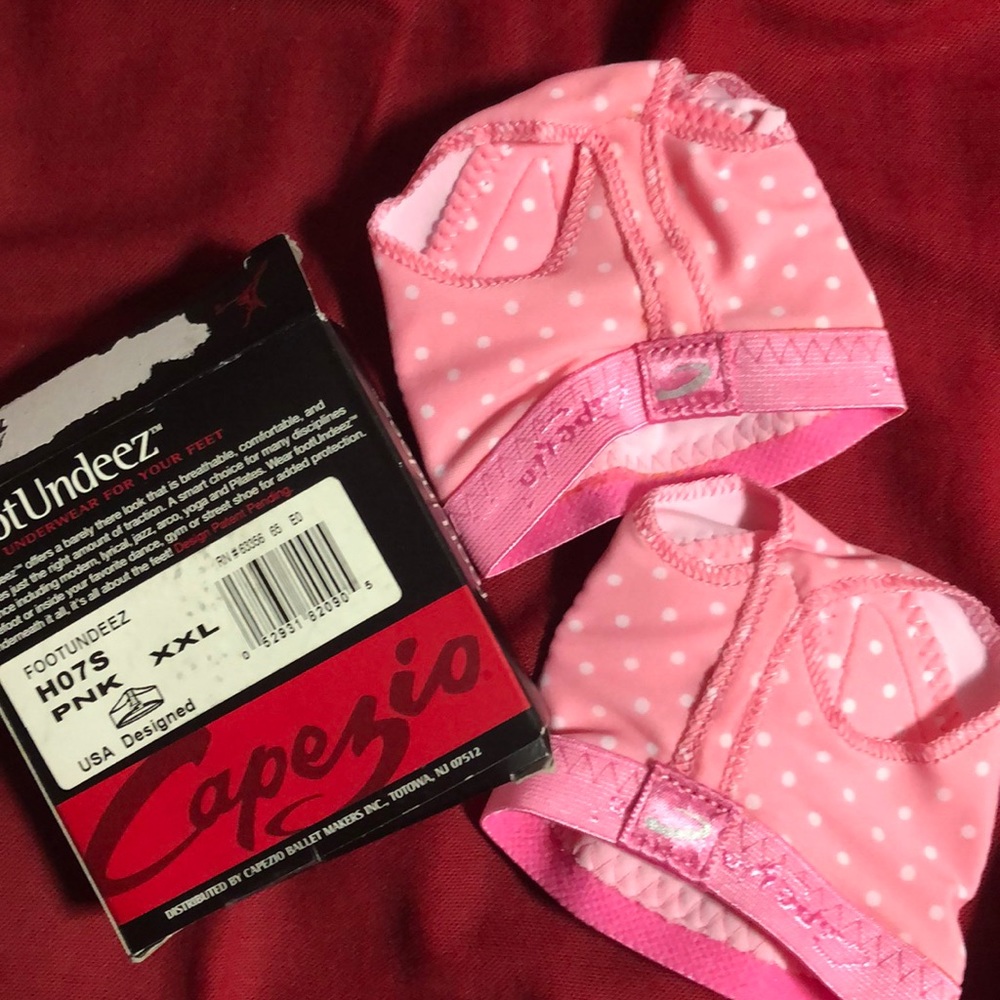 Pink polka dot footundeez